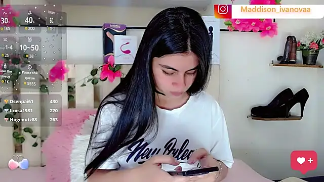 Snapshot of Madisson_Ivanova chatting on 01/18/25, 12:04 Madisson Ivanova online show from 01/18/25, 12:04