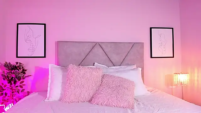 Emilyh  online show from 04/23/26, 12:40