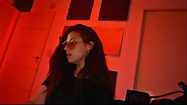 Snapshot of maipilu chatting on 10/31/25, 01:50 maipilu online show from 10/31/25, 01:50