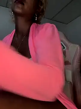 Snapshot of Amaliu_ chatting on 01/16/26, 07:51 Amaliu online show from 01/16/26, 07:51