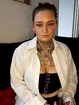 Snapshot of Lisacasandra chatting on 12/12/24, 10:42 Lisacasandra online show from 12/12/24, 10:42