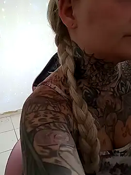 Snapshot of Lisacasandra chatting on 12/24/24, 11:00 Lisacasandra online show from 12/24/24, 11:00