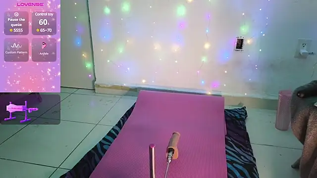 Snapshot of Lisacasandra chatting on 02/13/25, 01:29 Lisacasandra online show from 02/13/25, 01:29