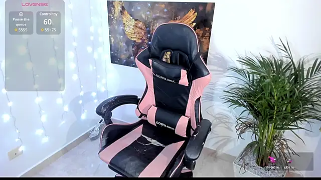 Snapshot of vioolettss chatting on 02/07/25, 12:42 vioolettss online show from 02/07/25, 12:42