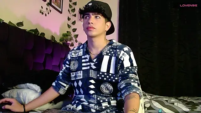 LyleBennett  online show from 02/17/25, 12:48