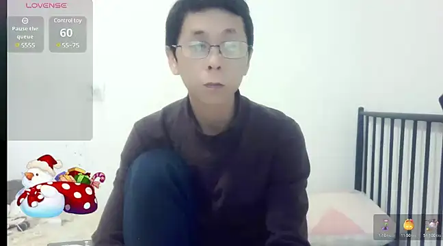 Snapshot of TGH521 chatting on 12/26/24, 03:27 TGH521 online show from 12/26/24, 03:27