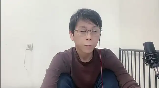 Snapshot of TGH521 chatting on 12/29/24, 02:31 TGH521 online show from 12/29/24, 02:31