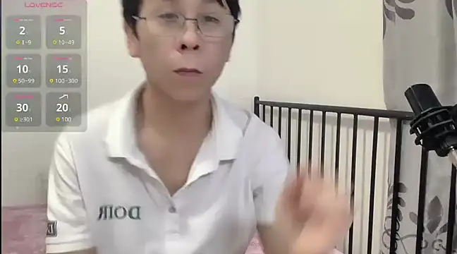 Snapshot of TGH521 chatting on 01/04/25, 09:43 TGH521 online show from 01/04/25, 09:43