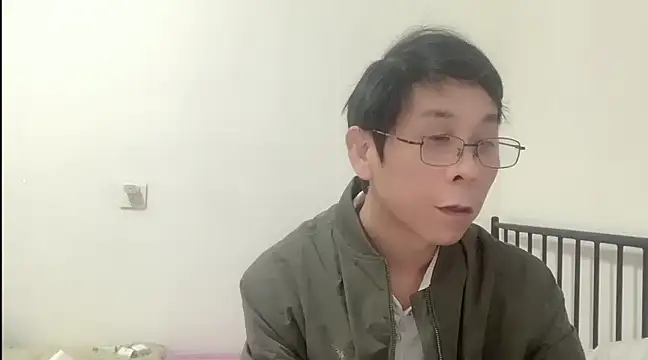 Snapshot of TGH521 chatting on 01/06/25, 03:53 TGH521 online show from 01/06/25, 03:53