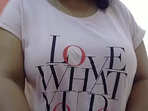 Riya riyaa online show from 01/17/25, 04:28