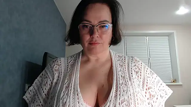 Nora Star online show from 10/31/25, 06:31