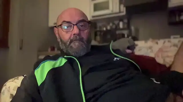 Snapshot of MM7026 chatting on 04/03/26, 08:51 MM7026 online show from 04/03/26, 08:51