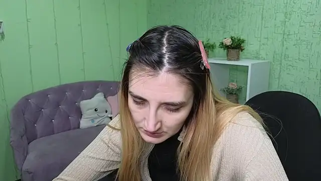 Nika Kitten online show from 12/18/25, 10:43