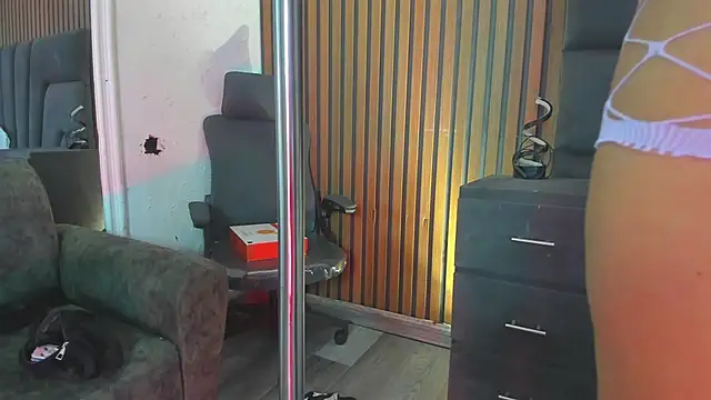 AlliceRosero online show from 04/24/26, 05:43