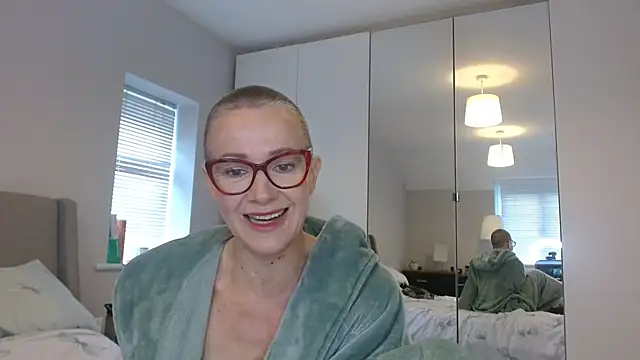 ELEGANT-ARIA36 online show from 03/11/25, 08:30