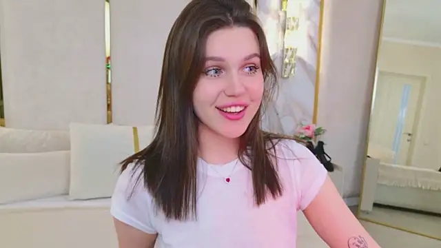 RihannaRose online show from 04/19/26, 05:01