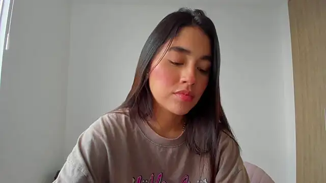 AriaMontgomery online show from 12/01/25, 08:47