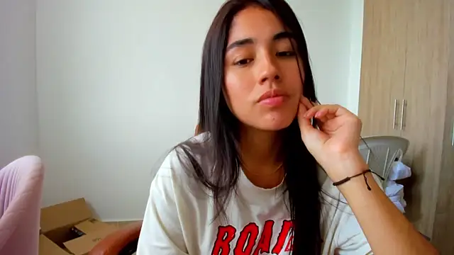 AriaMontgomery online show from 04/18/26, 08:42