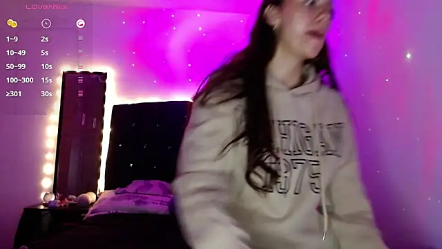 holy juli online show from 02/11/25, 07:33