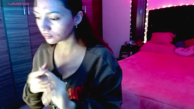 holy juli online show from 11/05/25, 03:39