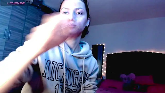 holy juli online show from 12/16/25, 03:55