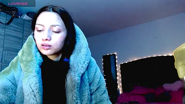 holy juli online show from 12/19/25, 05:25