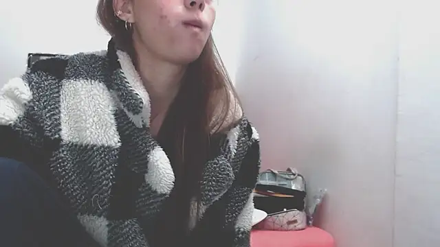 holy juli online show from 04/09/26, 03:50