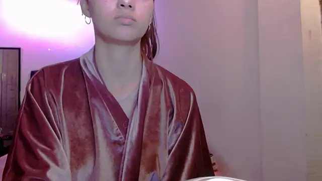 holy juli online show from 04/23/26, 03:52