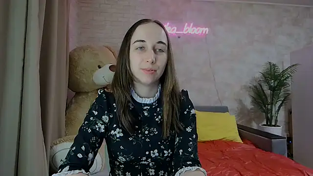 Anika bloom online show from 03/17/25, 08:51