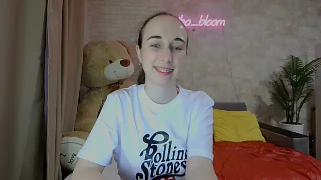 Anika bloom online show from 03/21/25, 04:49