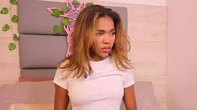 Snapshot of Lily_Miiller chatting on 10/16/25, 07:37 Lily Miiller online show from 10/16/25, 07:37