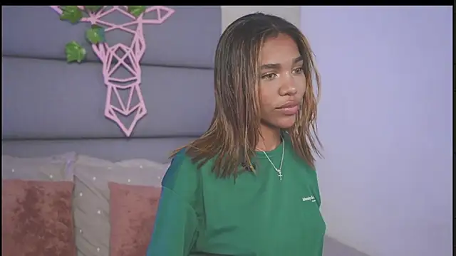 Snapshot of Lily_Miiller chatting on 11/17/25, 08:58 Lily Miiller online show from 11/17/25, 08:58