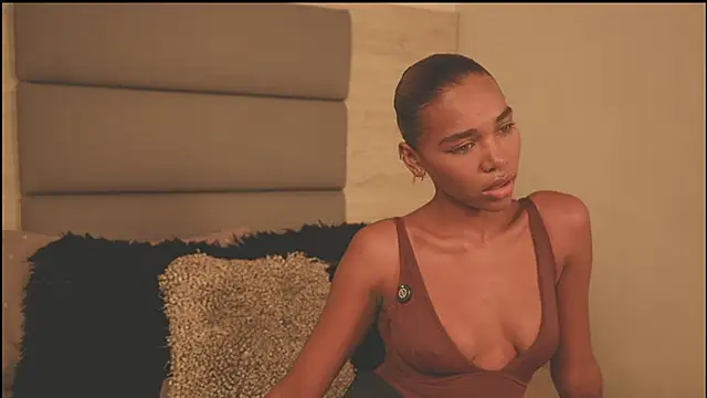 Lily Miiller online show from 02/15/26, 10:06