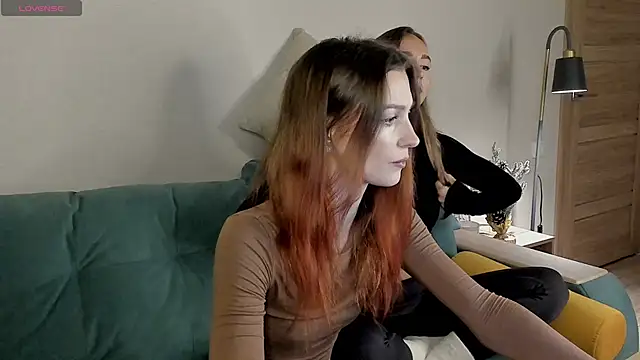 Snapshot of Fox_sky_Fox chatting on 12/12/24, 08:43 Fox sky Fox online show from 12/12/24, 08:43