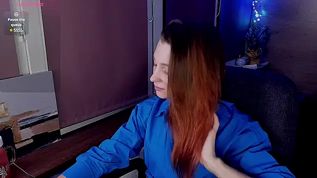 Snapshot of Fox_sky_Fox chatting on 12/20/24, 07:17 Fox sky Fox online show from 12/20/24, 07:17