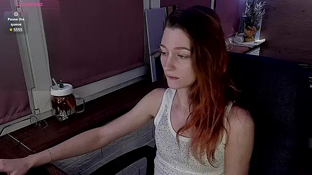 Snapshot of Fox_sky_Fox chatting on 12/22/24, 08:25 Fox sky Fox online show from 12/22/24, 08:25