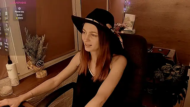 Snapshot of Fox_sky_Fox chatting on 01/13/25, 06:27 Fox sky Fox online show from 01/13/25, 06:27