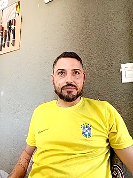 P4uzud4O online show from 04/22/26, 02:18