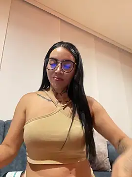 Nickiiiii online show from 03/11/25, 12:00