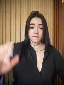 Nickiiiii online show from 10/04/25, 09:35