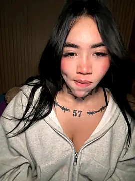 Nickiiiii online show from 11/16/25, 07:36