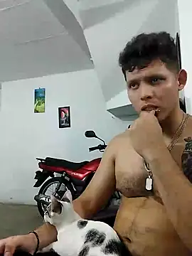 Snapshot of King_russo chatting on 02/06/25, 12:43 King russo online show from 02/06/25, 12:43