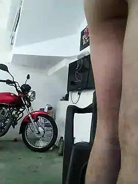 Snapshot of King_russo chatting on 02/19/25, 09:03 King russo online show from 02/19/25, 09:03