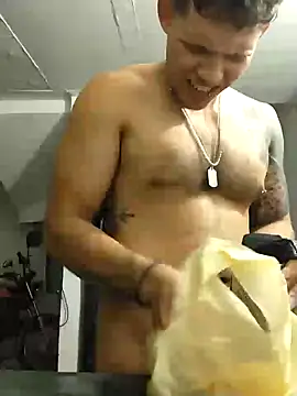 Snapshot of King_russo chatting on 02/26/25, 11:37 King russo online show from 02/26/25, 11:37