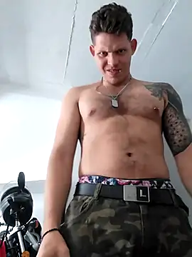 Snapshot of King_russo chatting on 03/15/25, 07:16 King russo online show from 03/15/25, 07:16