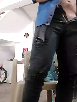 Snapshot of King_russo chatting on 10/09/25, 05:55 King russo online show from 10/09/25, 05:55