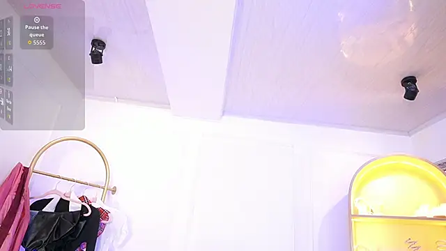 elasummer online show from 12/18/25, 12:33