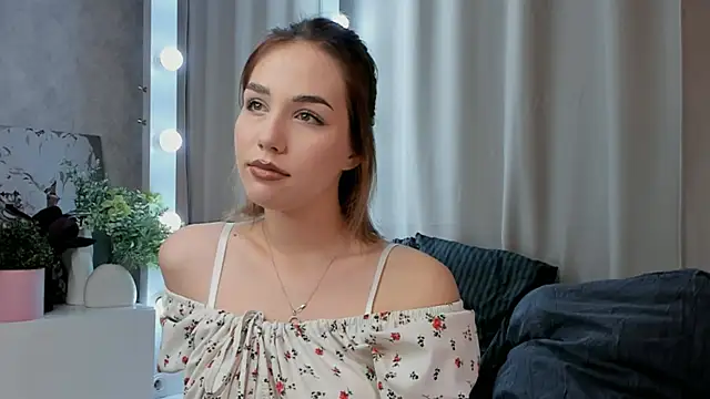 Snapshot of Tate_Angel chatting on 09/17/25, 06:20 Tate Angel online show from 09/17/25, 06:20