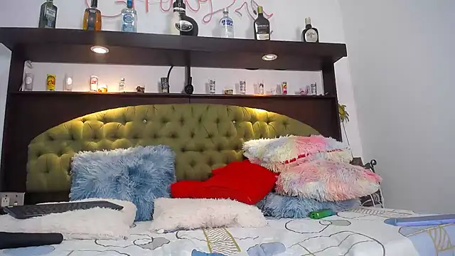 Snapshot of EMILY_ROUSSE71 chatting on 03/02/25, 12:32 EMILY ROUSSE71 online show from 03/02/25, 12:32