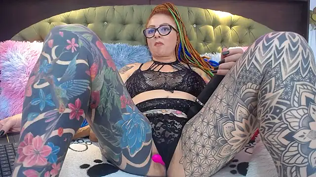Snapshot of EMILY_ROUSSE71 chatting on 03/14/25, 02:20 EMILY ROUSSE71 online show from 03/14/25, 02:20